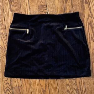Black velvet H&M skirt